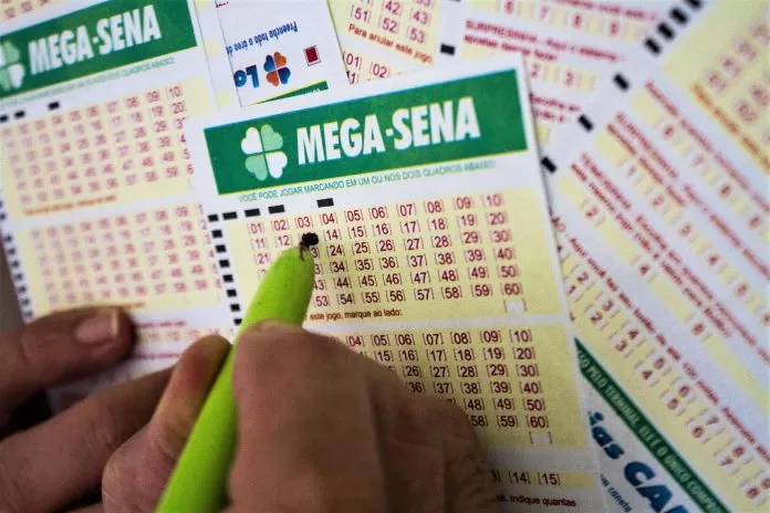 Nenhuma aposta acerta dezenas, e prêmio da Mega-sena acumula em R$ 115 milhões; veja números desta quinta