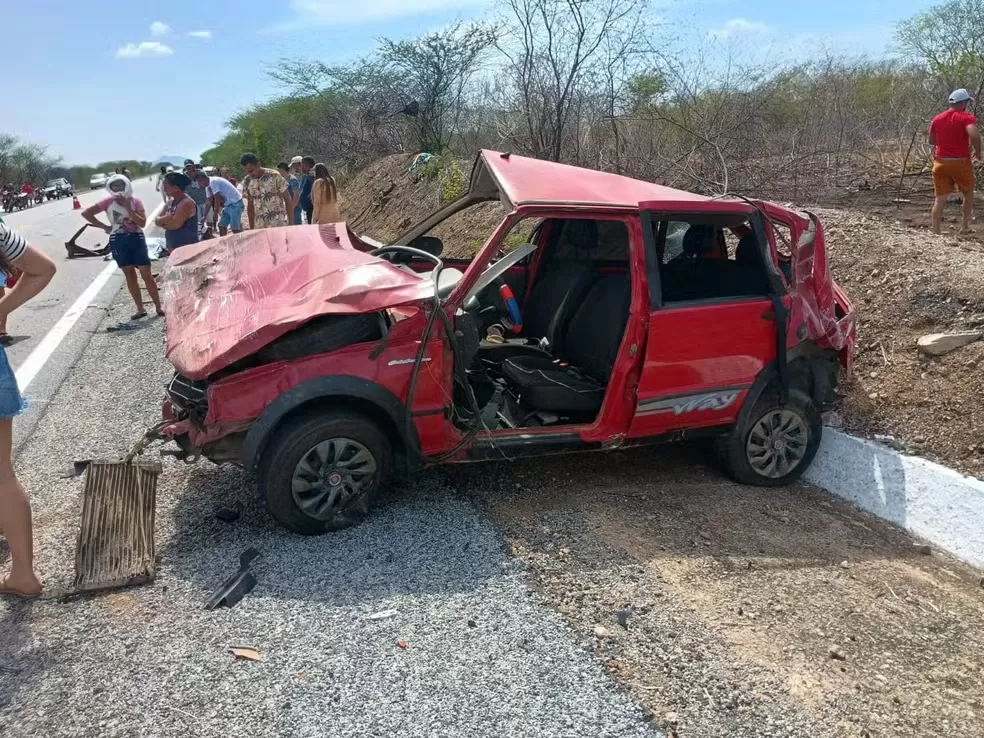 Duas pessoas morrem e criança fica ferida em acidente na BR-427, no trecho entre Paulista e Pombal, no Sertão da Paraíba