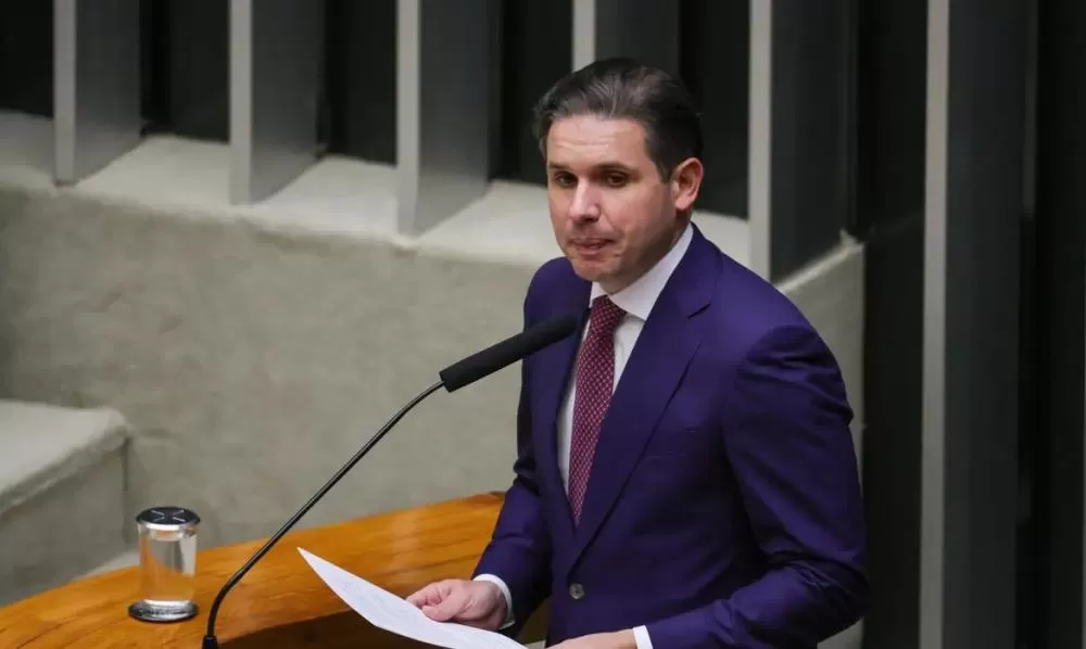 Hugo Motta promete avançar sobre escala 6x1 e trabalho por aplicativos 
