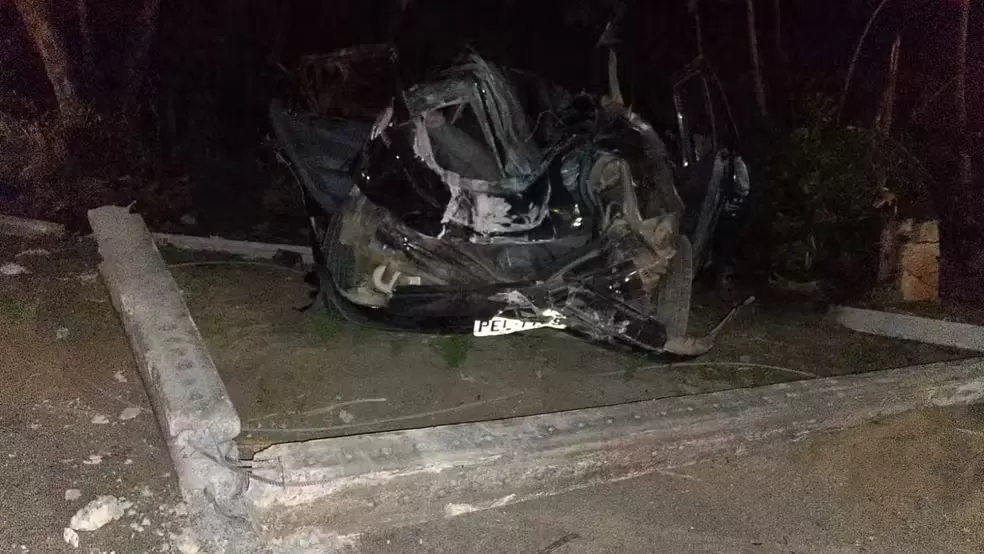 Duas pessoas morrem e duas ficam feridas após carro capotar, no Litoral Sul da PB