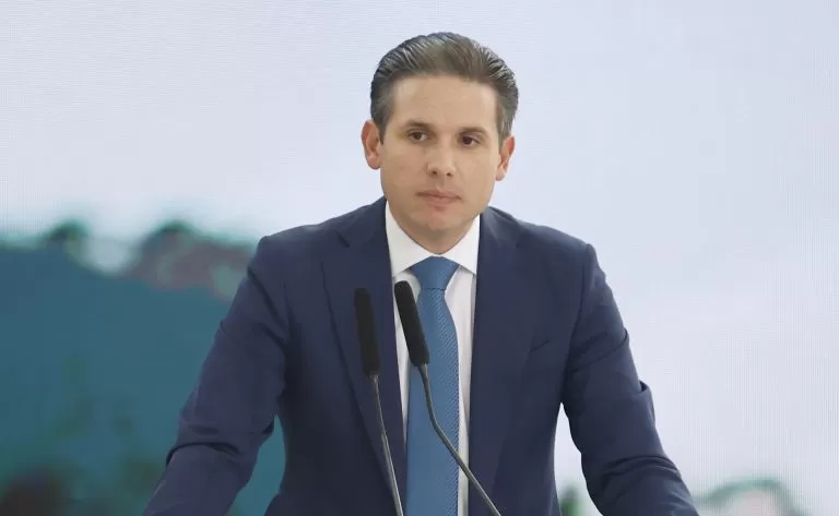 Motta encaminha PEC que acaba com a escala 6x1 para a CCJ e diz que, depois, texto será debatido em comissão especial