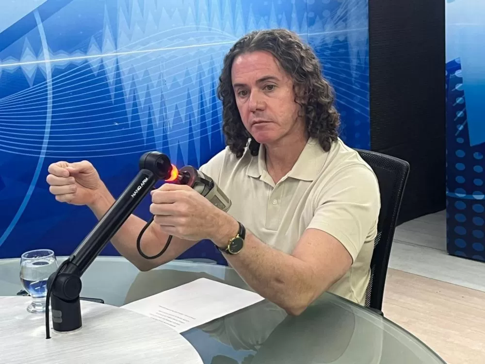 “Eu tenho mais o que fazer”, diz Veneziano ao comentar críticas de Daniella Ribeiro e afirma que caso será tratado pelo jurídico