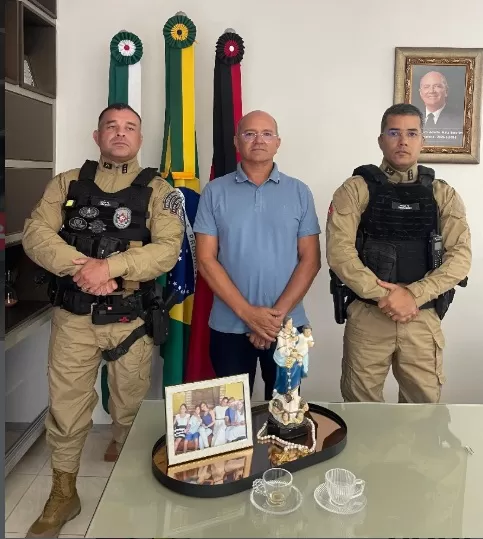 Prefeito Laurinho Maia recebe visita de cortesia do Major Fernando Galindo novo Comandante do 12º BPM