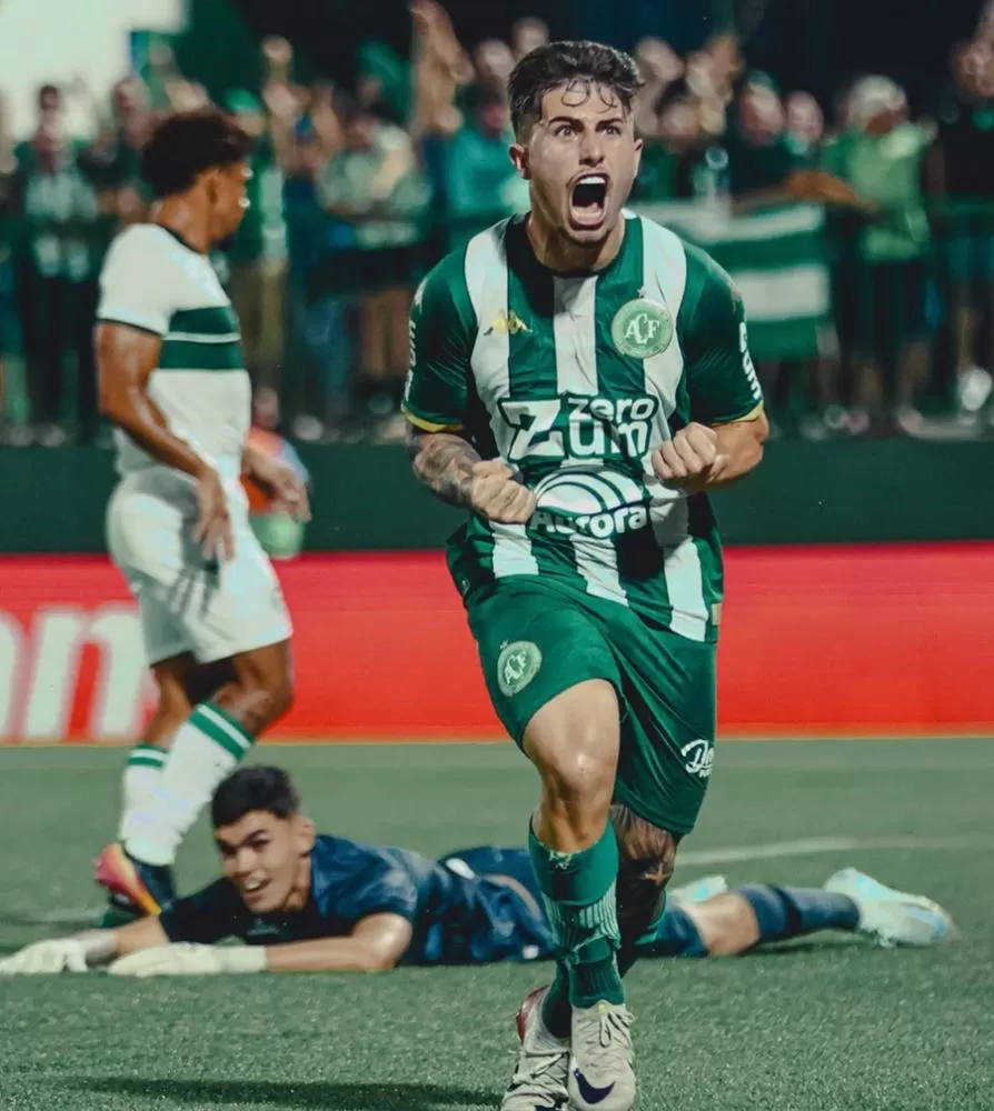 Chapecoense arranca empate com o Coritiba em jogo de seis gols na Série A