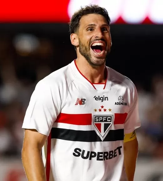 Com brilho de trio, São Paulo vence o Grêmio e assume liderança provisória do Brasileirão