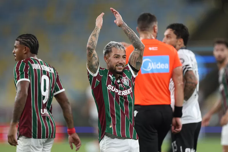 Com golaço de Lucho, Fluminense bate o Botafogo e entra no G-4 do Brasileirão