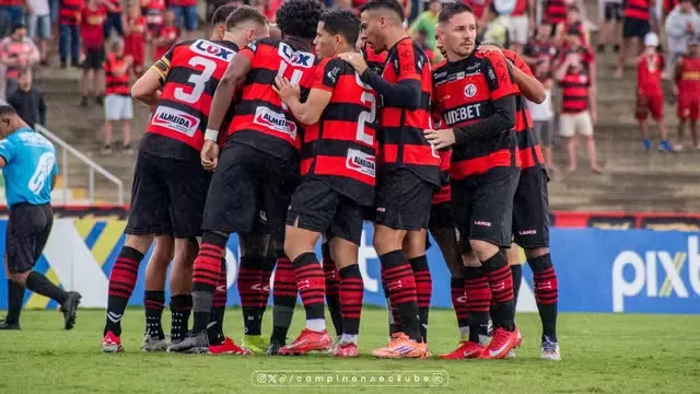 Campinense faz jogo equilibrado, vence Serra Branca e assume a liderança do Paraibano 2026