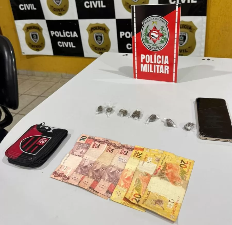 Polícia Militar apreende drogas e conduz dupla à delegacia, nesta quarta-feira (18), em Catolé do Rocha