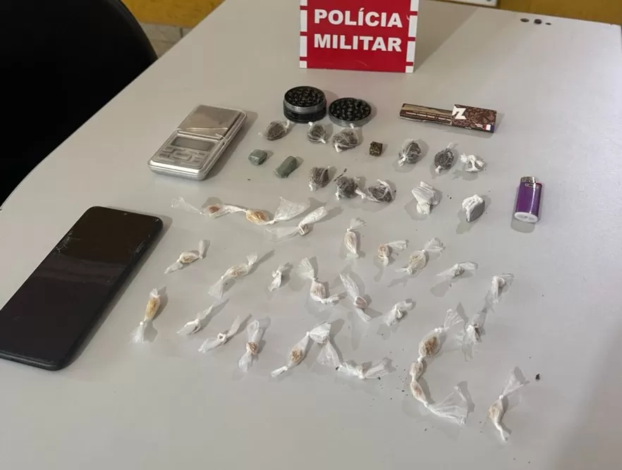 Polícia Militar prende suspeito de tráfico e apreende nesta sexta-feira (20), drogas no Centro de Catolé do Rocha