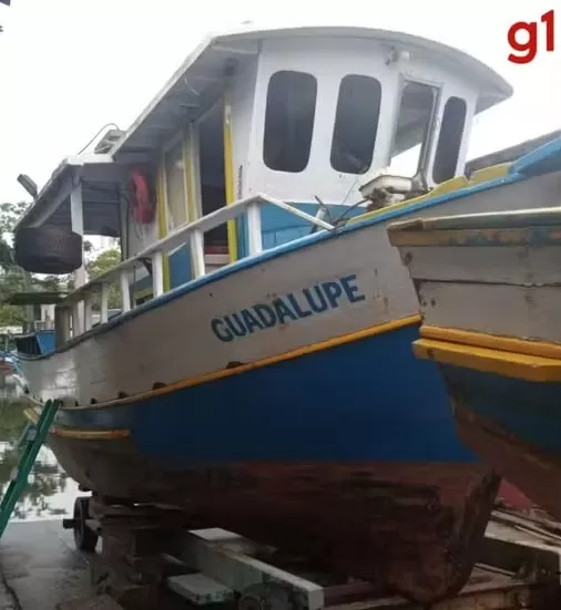 Duas pessoas morrem após embarcação naufragar em Ubatuba durante chuva e ventos fortes
