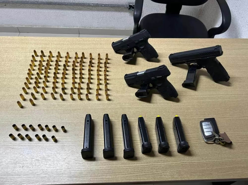 Homem é preso após atirar em bar e ferir mulher em João Pessoa; PM apreende armas e munições