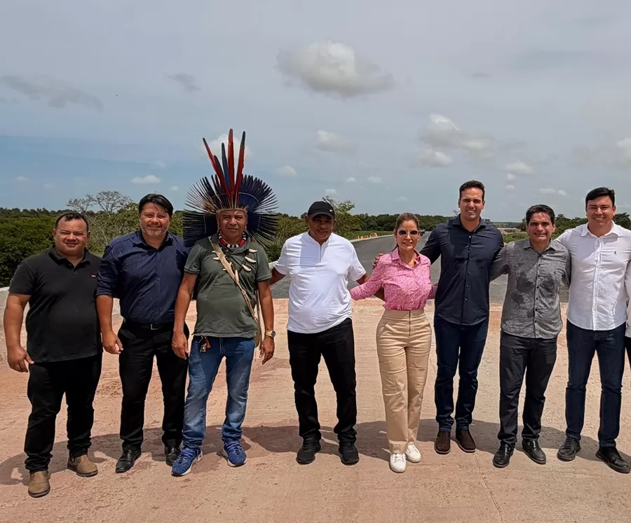 Ao lado de Lucas, Murilo Galdino visita obras da estrada de Praia de Campina, em Rio Tinto
