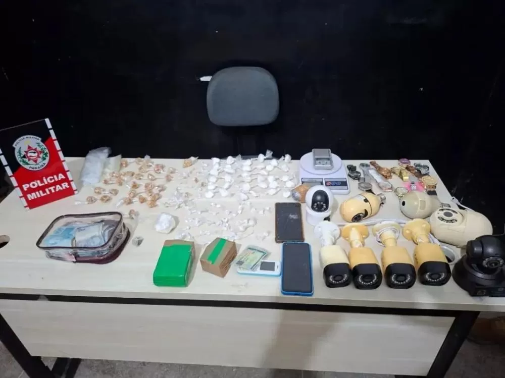 Mulher é presa por tráfico de drogas durante operação da Polícia Militar em Cajazeiras