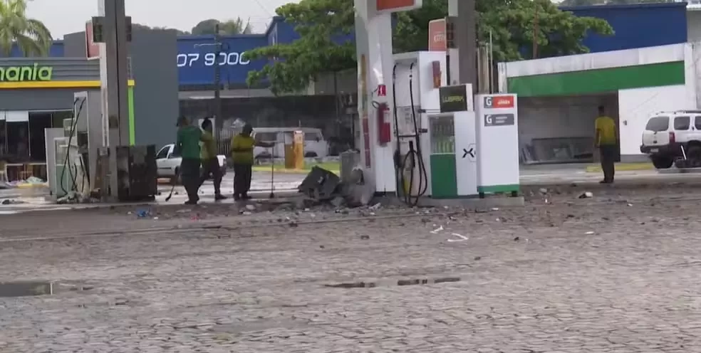 Suspeitos explodem cofre de posto de combustíveis na BR-101, em João Pessoa
