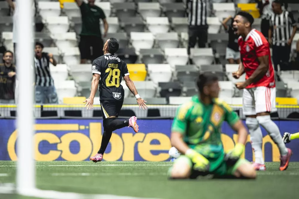 Atlético vence a primeira e mantém Inter na zona de rebaixamento