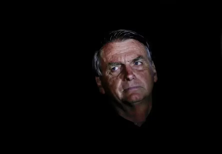 Ex-presidente Jair Bolsonaro está estável e já se alimenta com dieta pastosa
