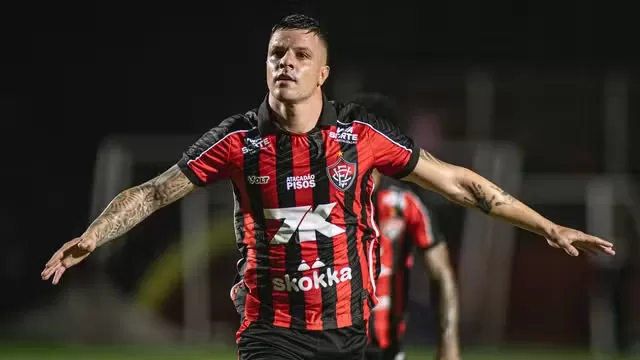 Em dia de homenagem a Wagner Moura, Vitória bate o Atlético-MG e se recupera na Série A