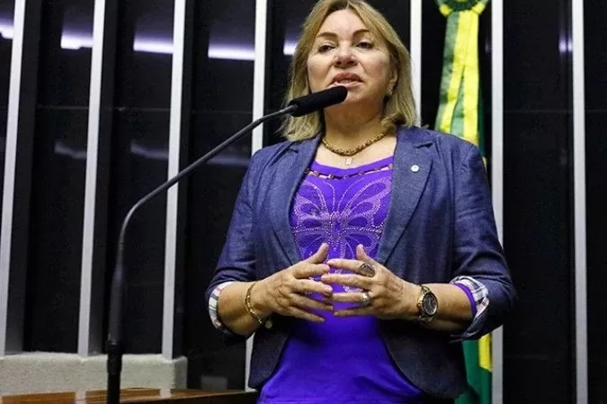 PF aponta que deputada do CE era 'articuladora política' de esquema de fraudes no INSS