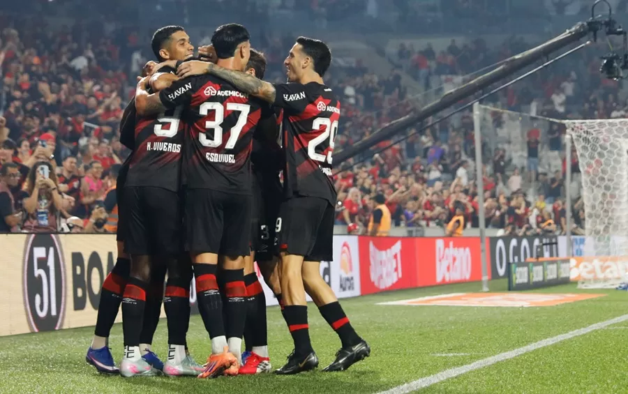 Athletico bate o Cruzeiro por 2 a 1 e volta a vencer no Brasileirão