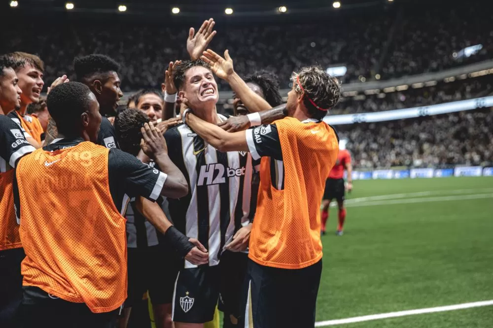 Atlético-MG vence, fica longe do Z-4 e tira invencibilidade do São Paulo