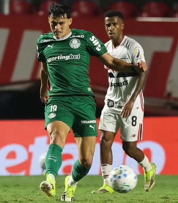 Palmeiras vence o São Paulo e abre vantagem na liderança do Brasileirão