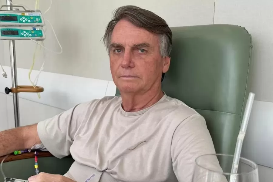 Ex-presidente Bolsonaro recebe alta da UTI e vai para o quarto de hospital