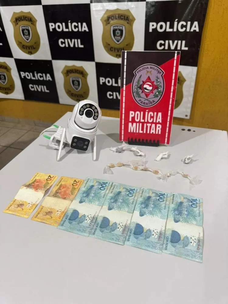 Polícia Militar apreende drogas na tarde desta sexta-feira (27), e conduz suspeito por tráfico em Catolé do Rocha