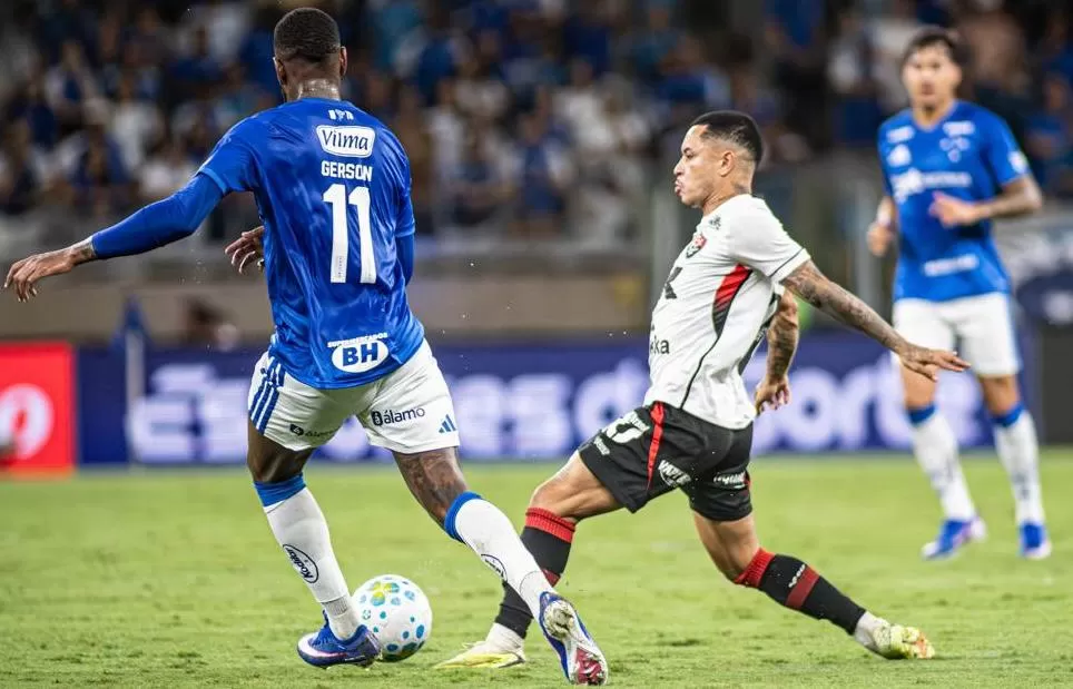 Na estreia de Artur Jorge, Cruzeiro domina Vitória e vence pela primeira vez na Série A