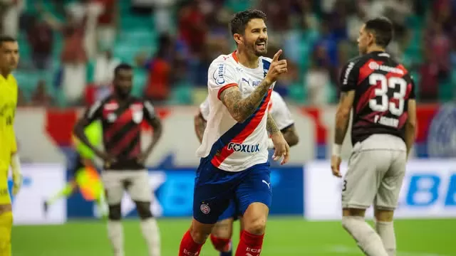 Everaldo faz dois, Bahia bate o Athetico e volta ao G-4 da Série A