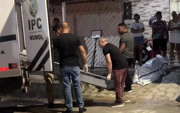 Homem é executado com 25 tiros dentro de casa no bairro do Rangel