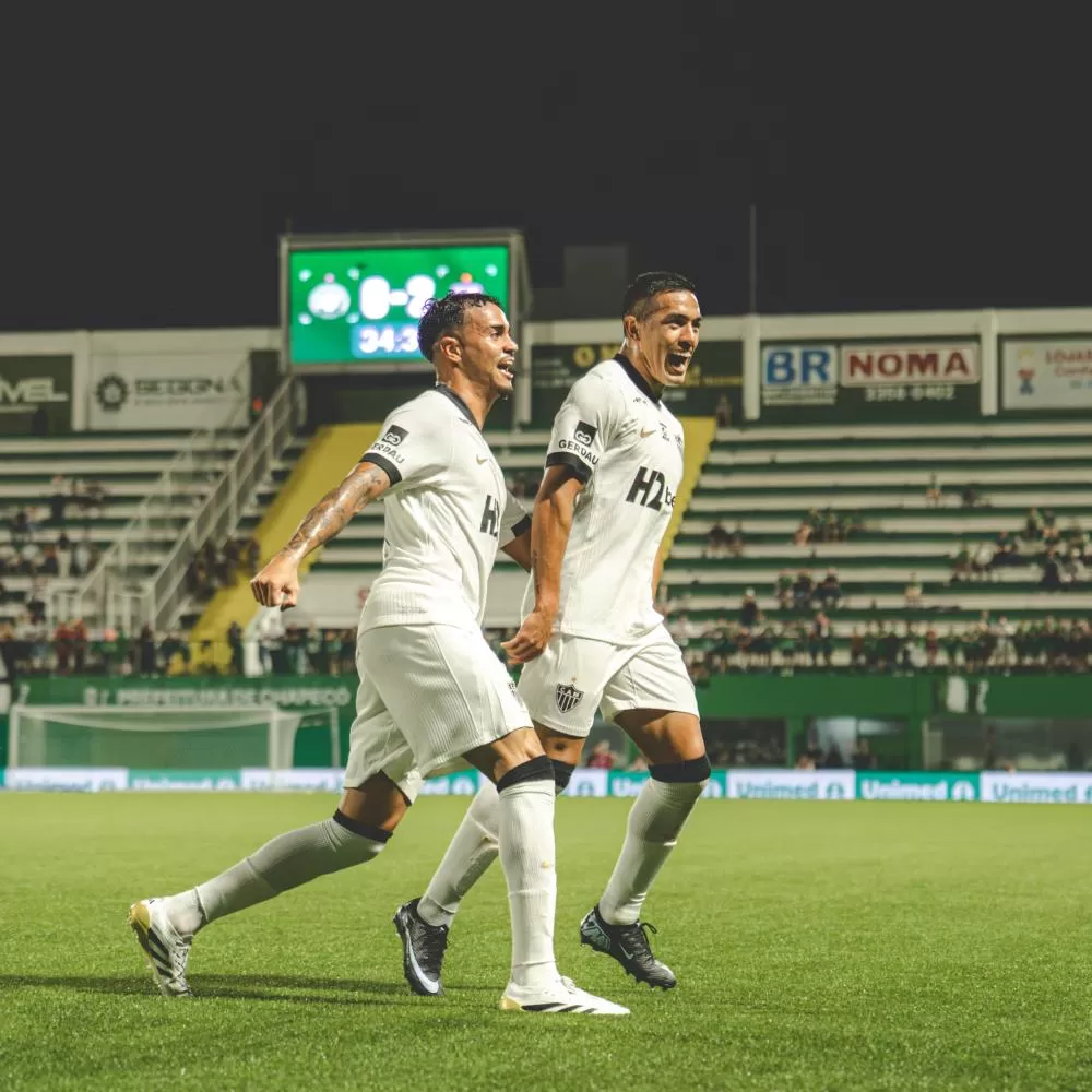 Atlético-MG resolve no primeiro tempo e goleia a Chapecoense pelo Brasileirão