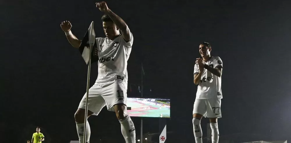 Botafogo vira em São Januário e tira invencibilidade do Vasco de Renato Gaúcho