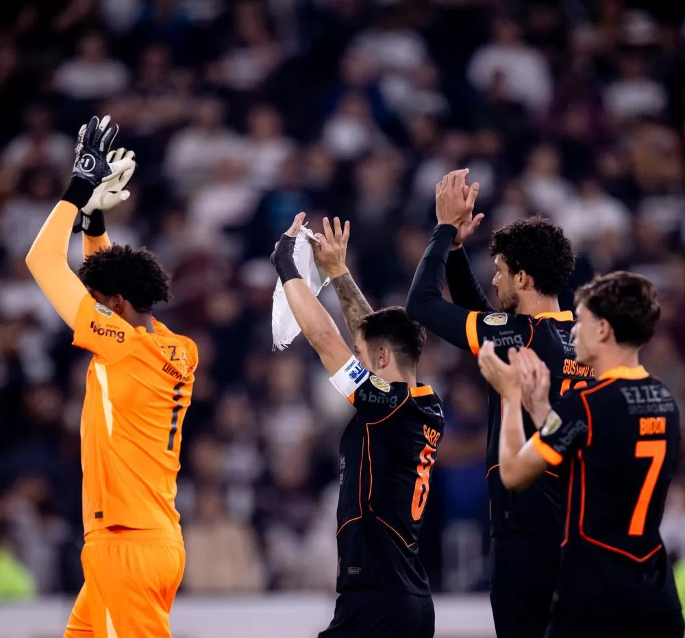 Corinthians vence o Platense na estreia de Fernando Diniz