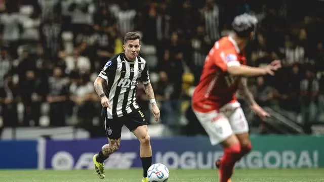 Bernard em Atlético-MG x Cienciano (Foto: Pedro Souza)