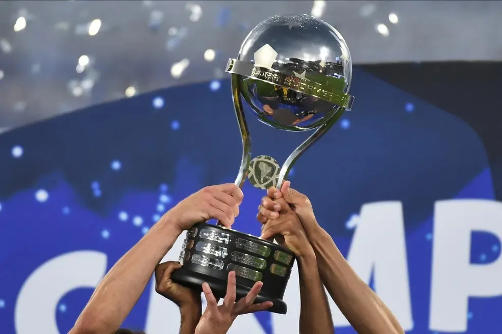 Troféu; taça; Copa Sul-Americana — Foto: Staff Images/ CONMEBOL