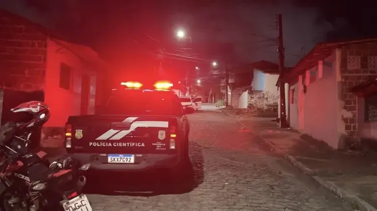 Adolescente é morto a tiros dentro de casa em Mandacaru