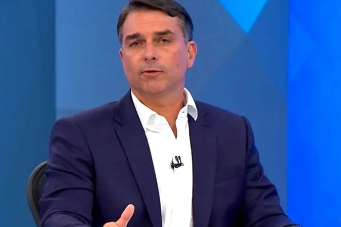 Flávio chama medida anunciada por Lula de “desespero”: “Sabe que já perdeu” - (crédito: Reprodução/TV Globo)